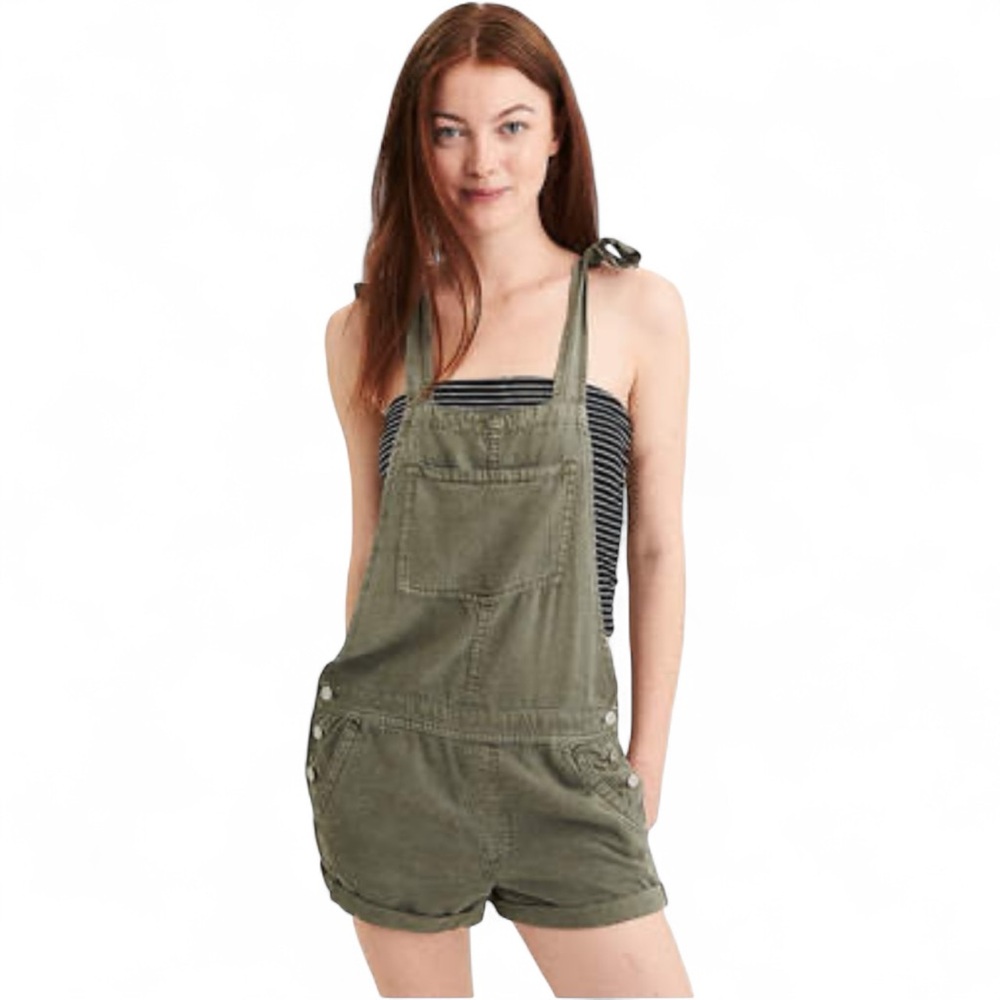 EUC American Eagle Outfitter khaki cuffed overall shorts size Small, relaxed fit